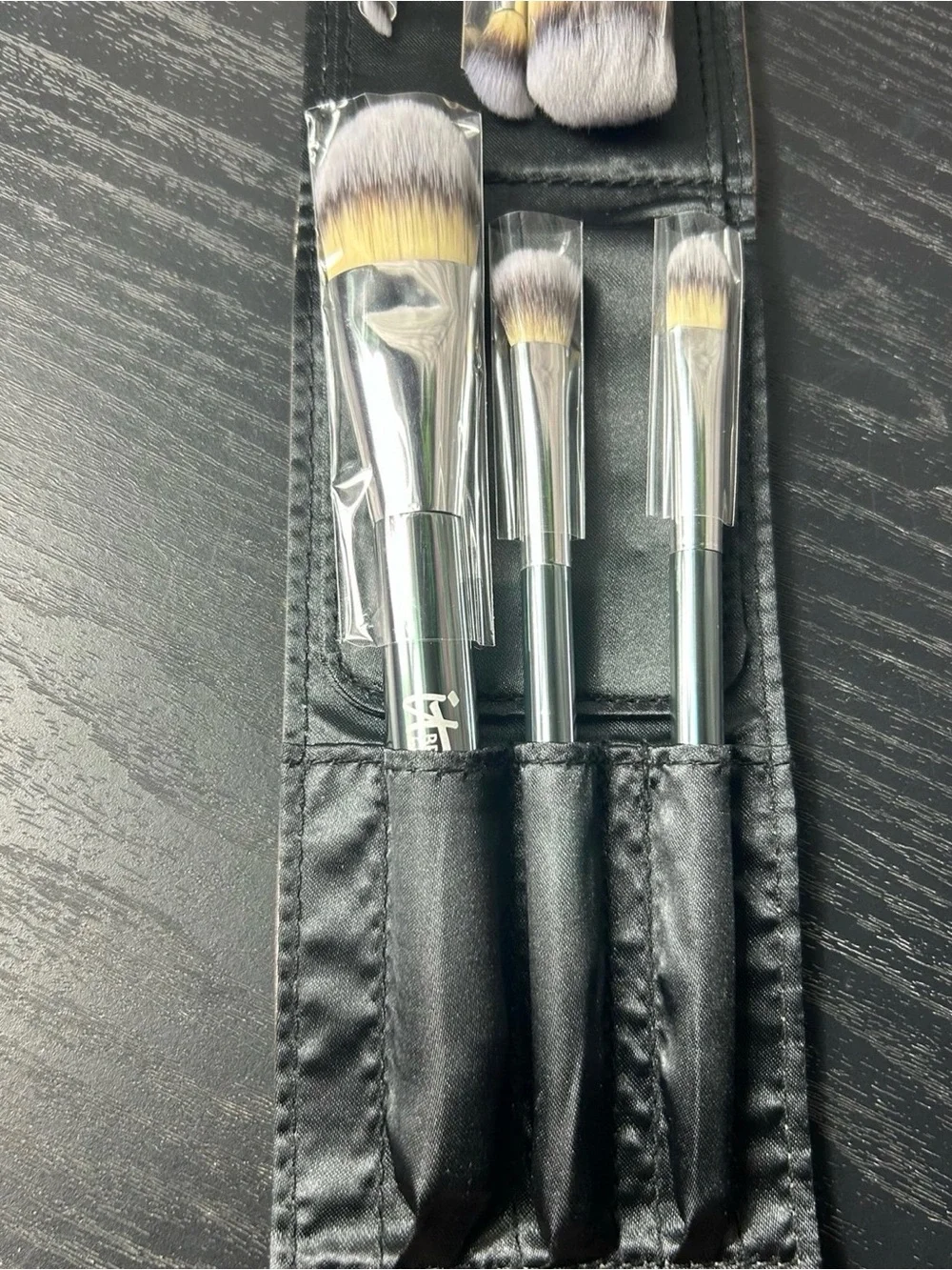 New IT Cosmetics 6 Pc. Brush Set